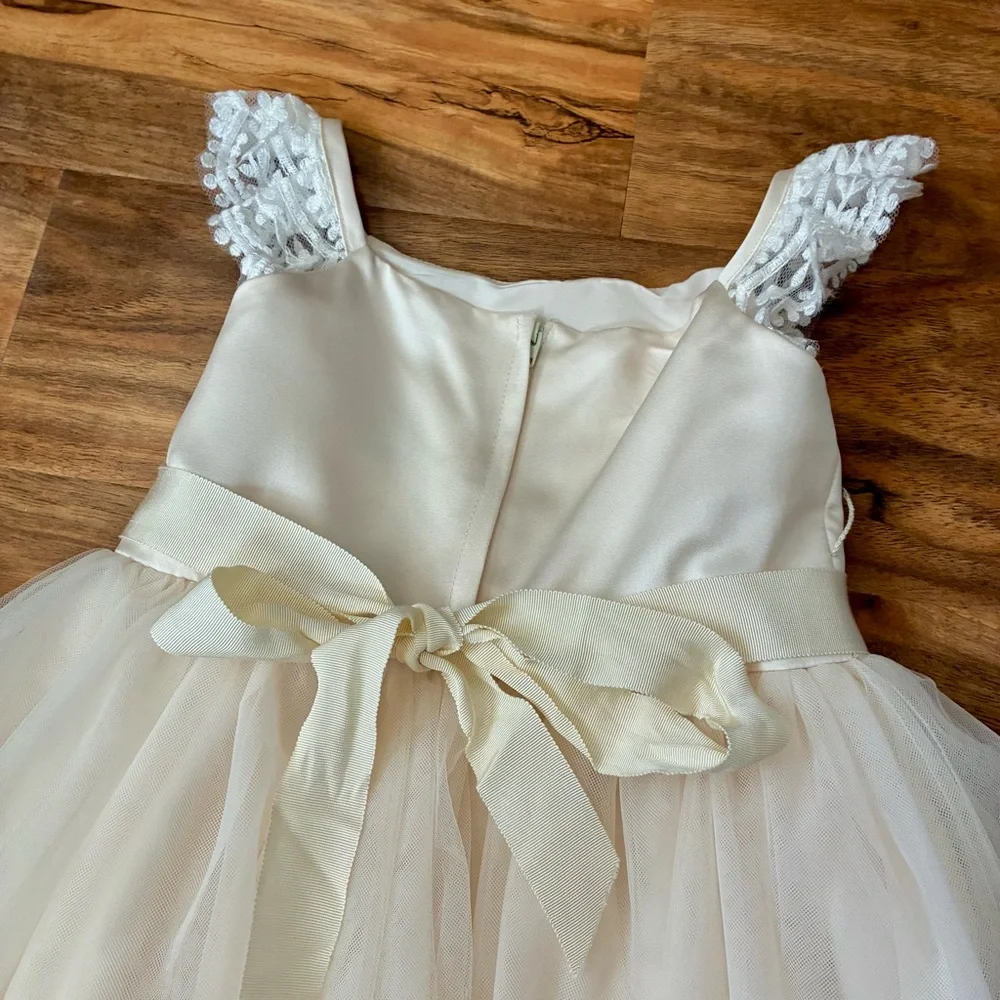 David’s Bridal Size 4 Ivory Flower Girl Dress With Bow Worn Once - Picture 7 of 14